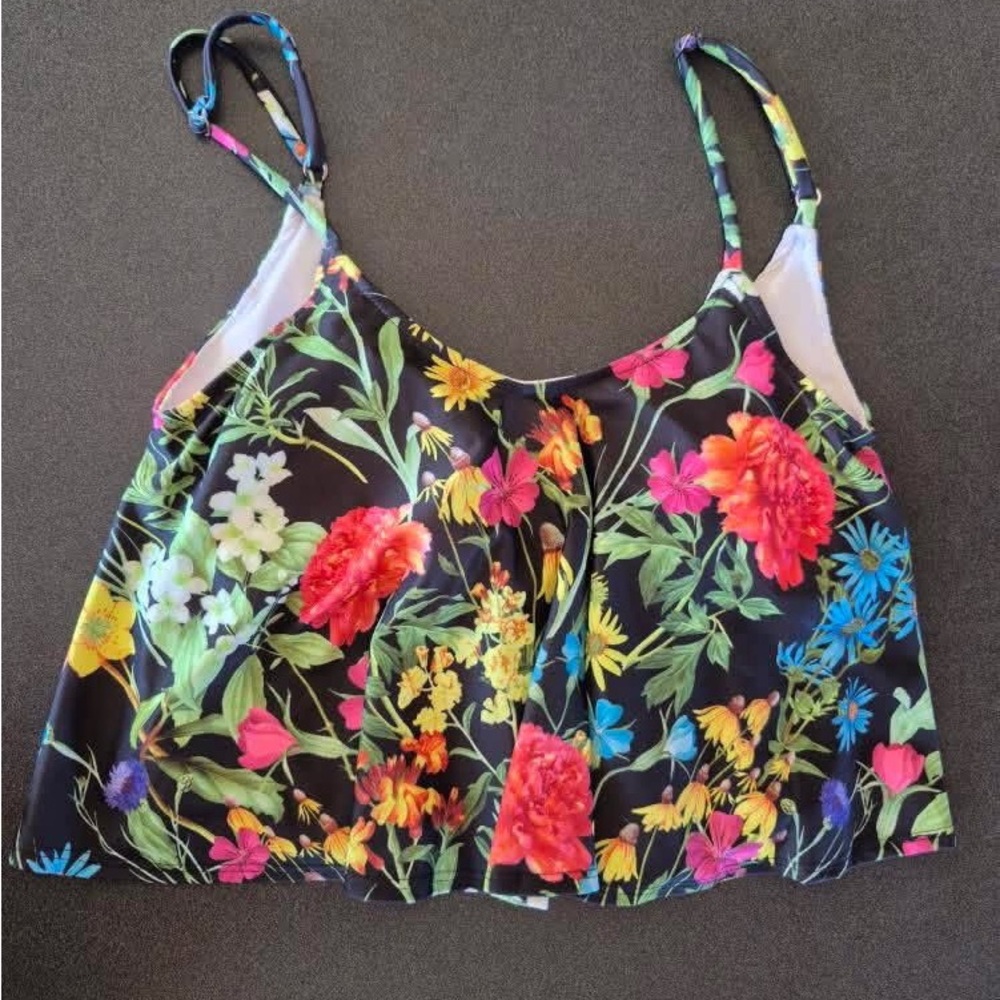 Kortni Jeane Women’s Swing Floral Bikini Top Swimmer Medium